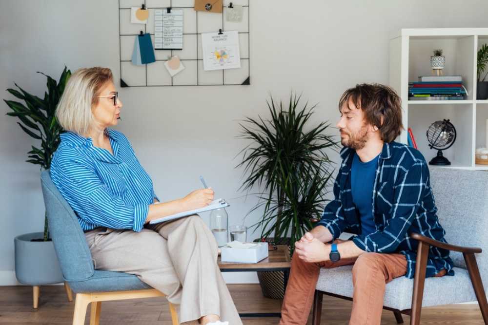 Compassionate therapist talking with a patient - drug rehabilitation center in florida Compassionate therapist talking with a patient - drug rehabilitation center in florida