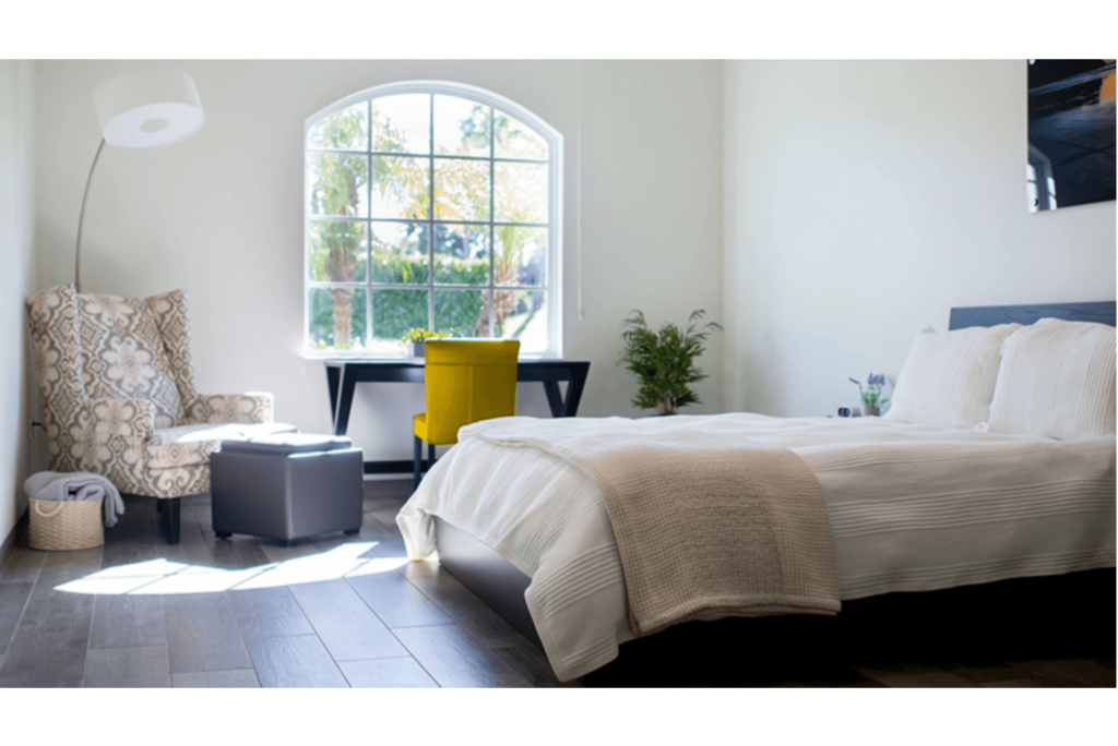 Comfortable and modern room at a rehab facility - drug recovery centers in florida